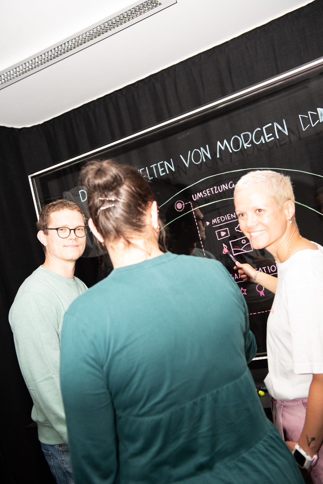 oncampus Team analysiert E-Learning Konzept am Light Board